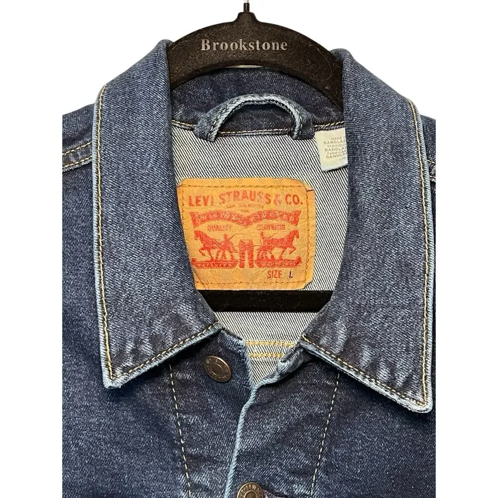 Levi's Men's Size Large Denim Trucker Jacket Coat Dark Wash Frayed Accent